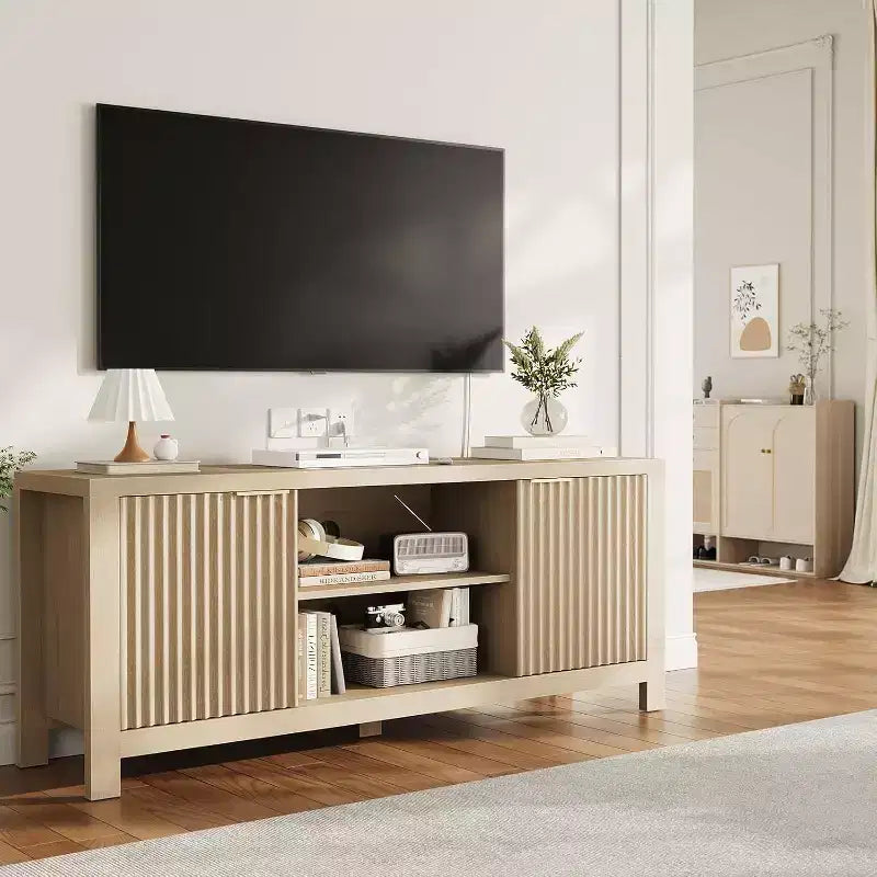 Meuble TV Mid-Century Moderne avec Design Cannelé et Meubles de Rangement, Centre de Divertissement avec Étagères Ouvertes pour Salon