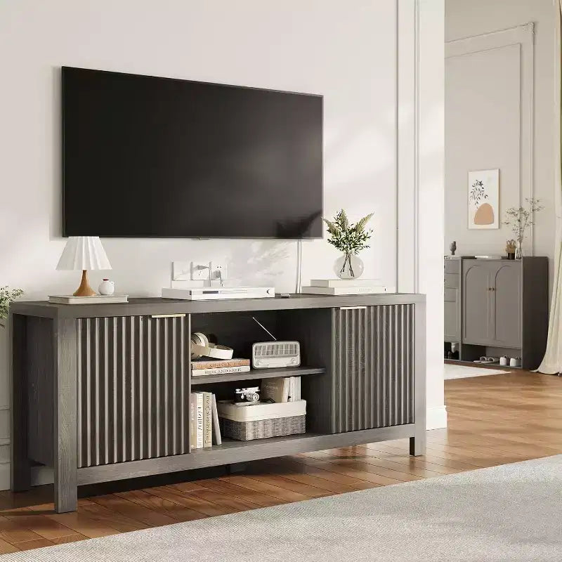 Meuble TV Mid-Century Moderne avec Design Cannelé et Meubles de Rangement, Centre de Divertissement avec Étagères Ouvertes pour Salon