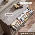 Commode cannelée pour chambre à coucher avec 5 tiroirs profonds, chiffonnier de 120 cm de haut avec plateau en faux marbre, design à profil incurvé, commode moderne en bois