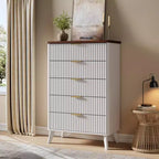 Commode cannelée pour chambre à coucher avec 5 tiroirs profonds, chiffonnier de 120 cm de haut avec plateau en faux marbre, design à profil incurvé, commode moderne en bois
