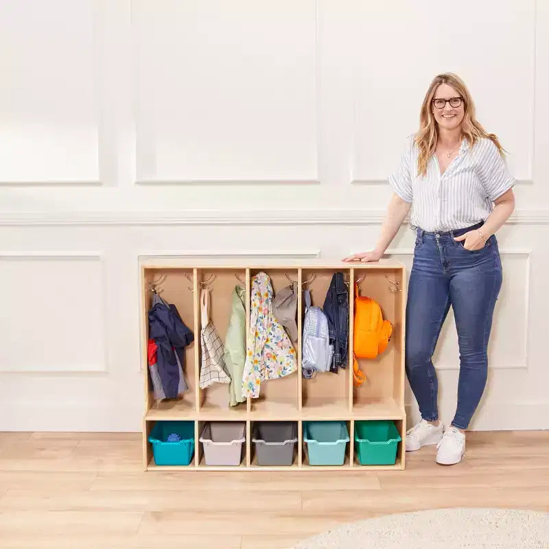 Vestiaire enfant 5 sections avec banc et 5 bacs de rangement à façade évidée